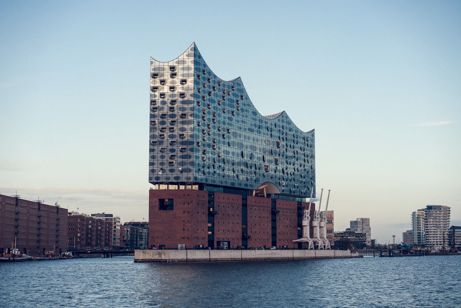 Die Elbphilharmonie am Hamburger Hafen