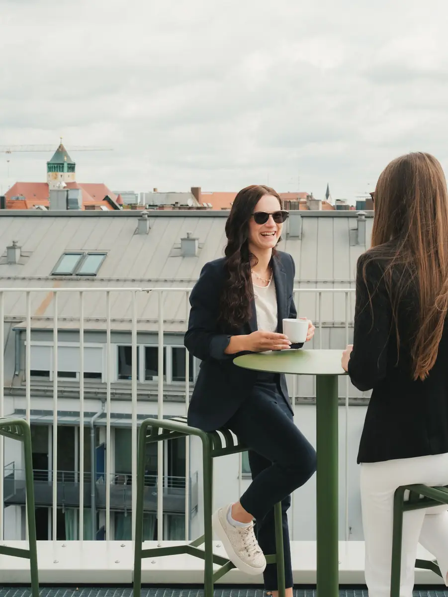 A coffee break on the rooftop terrace above the roofs of Munich