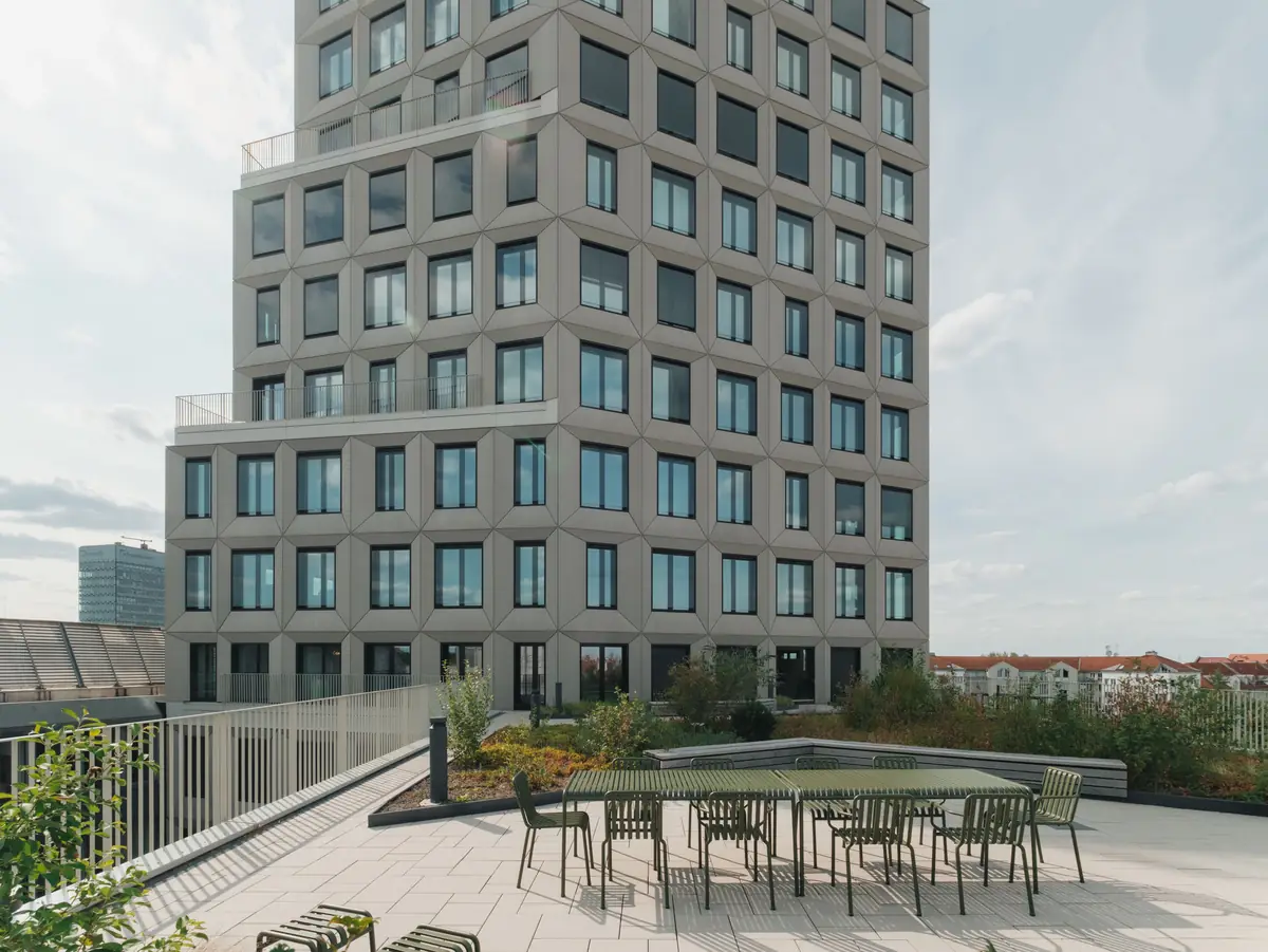 Rooftop terrace with seating above the roofs of Munich