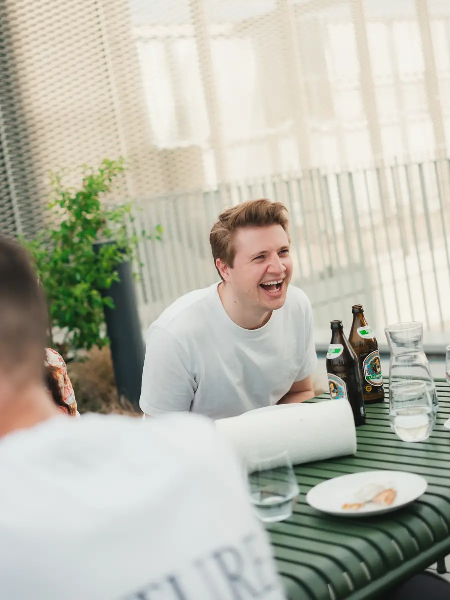 Ausgelassene Stimmung am Tisch