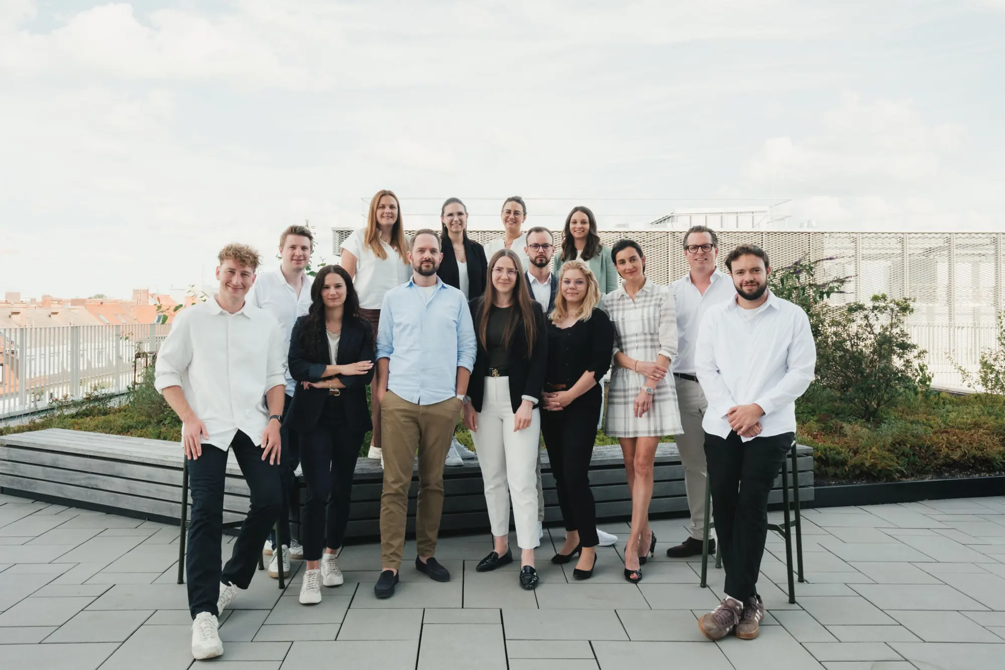 Das Vantoya-Team auf der Dachterrasse in München